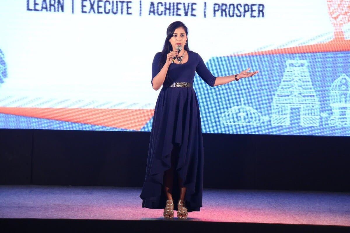 Anchor Reena hosting Sriram Fortune's Partner Meet