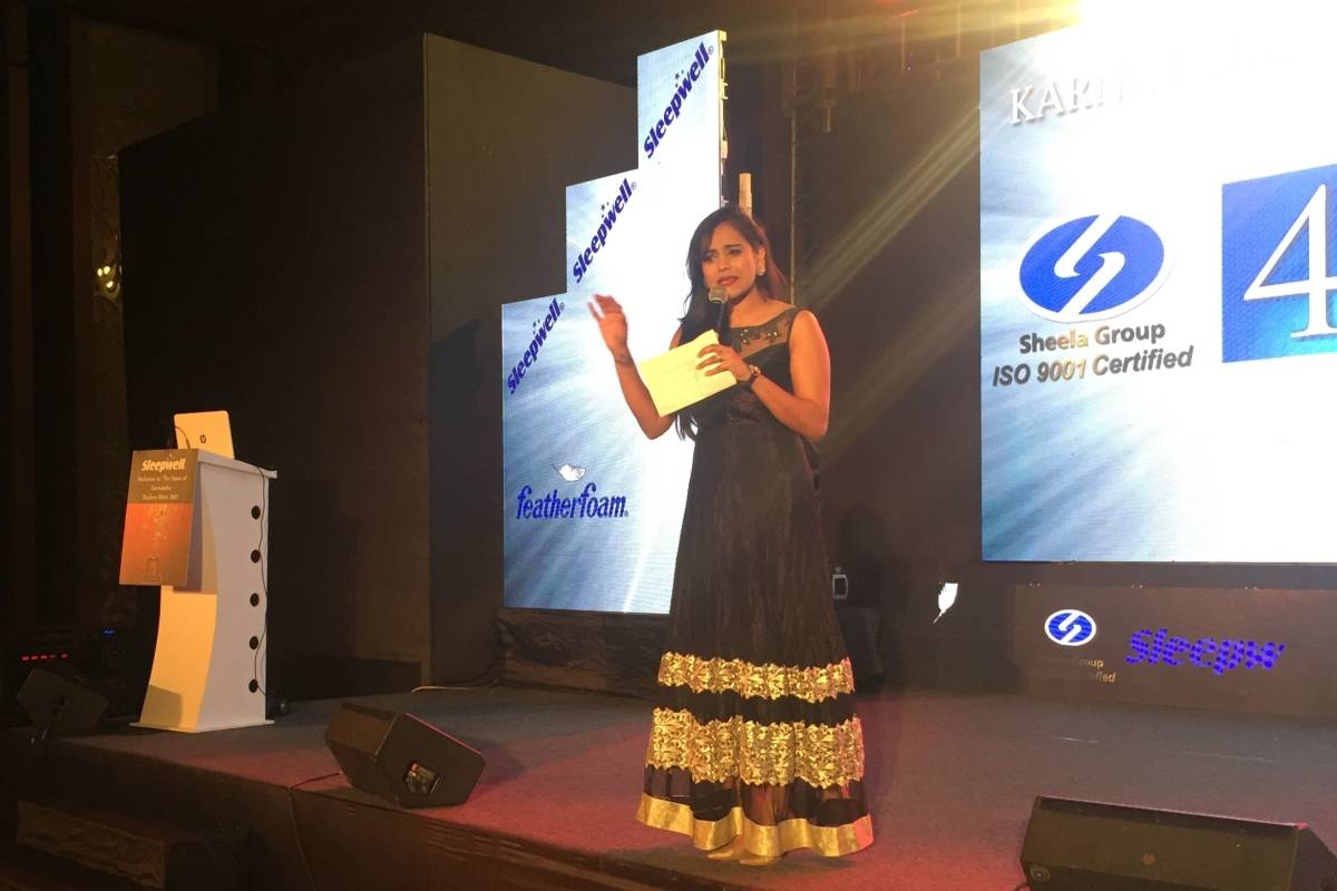 Multilingual MC Reena hosts Sleepwell Karnataka Dealers Meet 2017