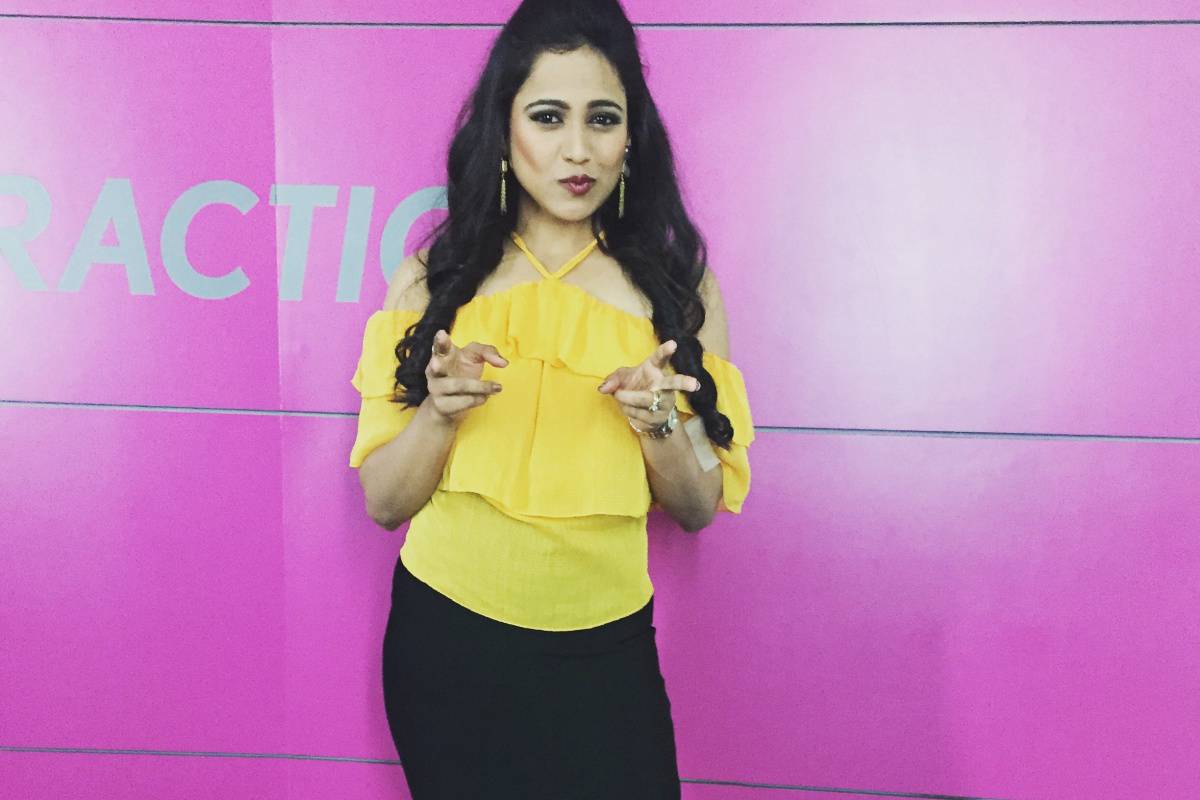 Multilingual MC Reena hosts Godrej - Eon Washing Machine launch