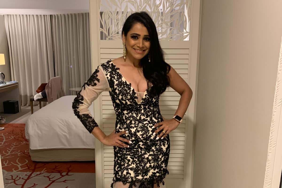 Anchor Emcee Reena Dsouza hosts Birla White Awards night 2019