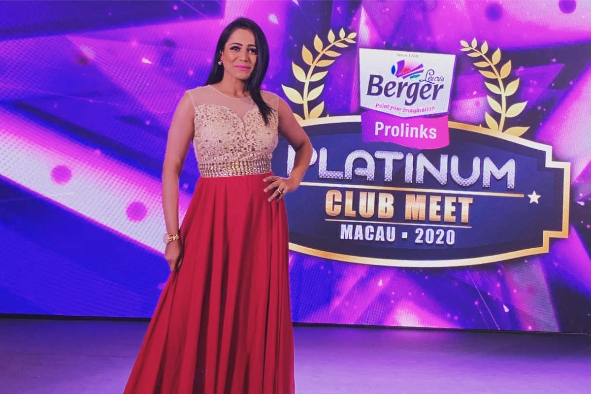 Presenter Reena Dsouza hosts Berger paint Platinum club meet 2020